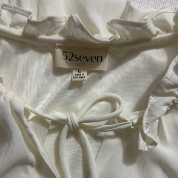 Elegant White Blouse - Picture 7 of 9